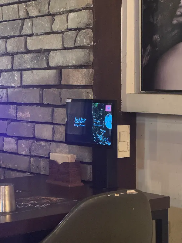 벽돌로 마감된 벽면