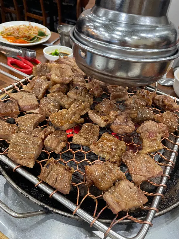 푸짐한 돼지갈비 한 상