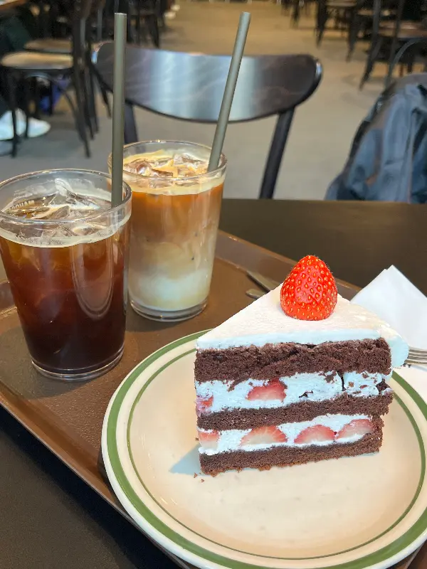 마호가니 초코 딸기 생크림 케이크