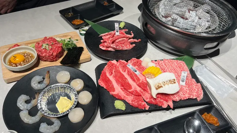 다양한 부위의 고기 모듬