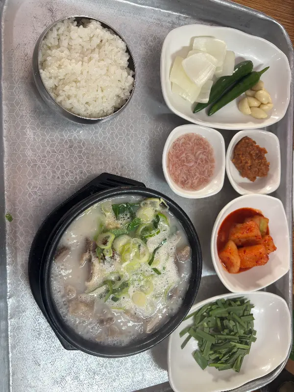 학장종가 돼지국밥 한 상 차림