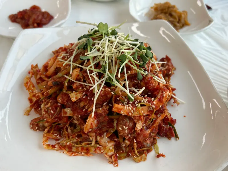 신선한 바지락회무침