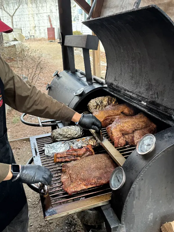 바베큐 장인의 손길