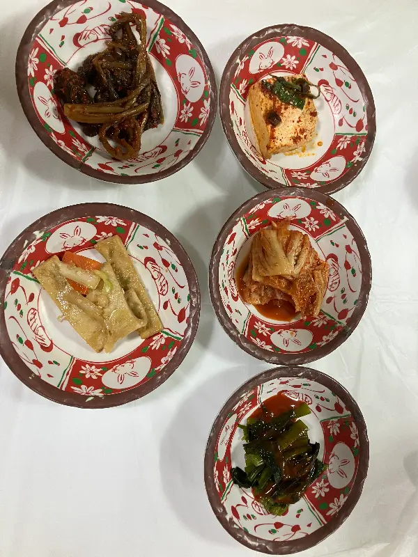 다양하고 맛깔스러운 밑반찬