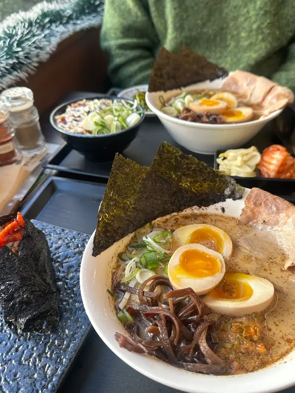 라멘과 오니기리 세트