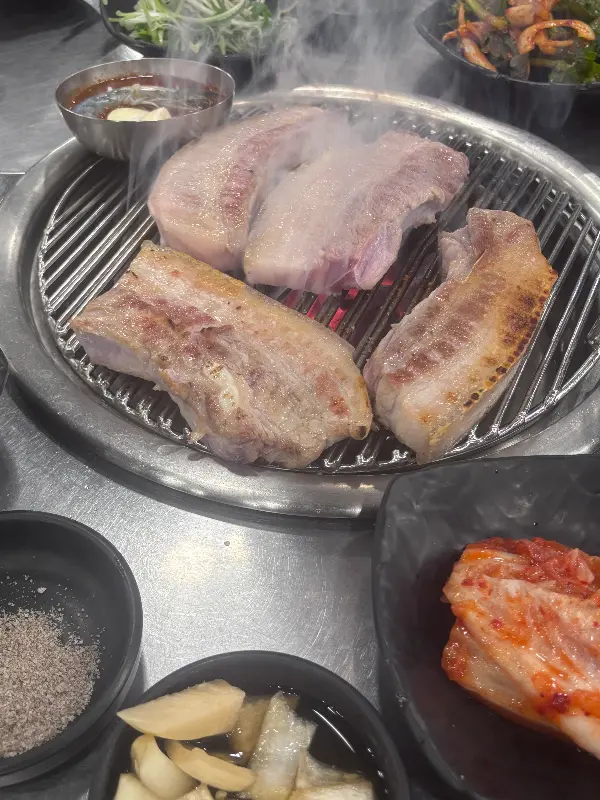 게와 새우가 들어간 볶음밥