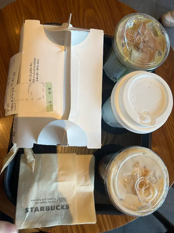 두바이 말차와 카페 라떼