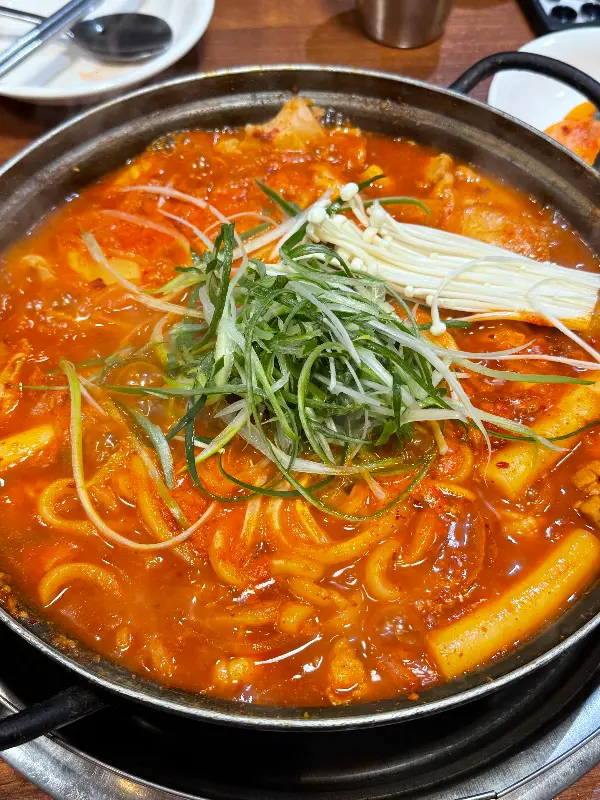 닭볶음탕과 우동사리