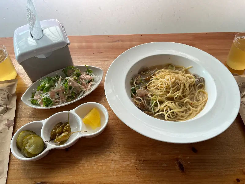 파스타와 샐러드