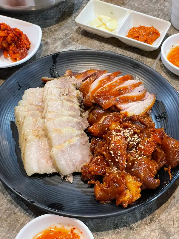 윤기가 좔좔 흐르는 족발, 매운족발, 보쌈의 환상적인 비주얼