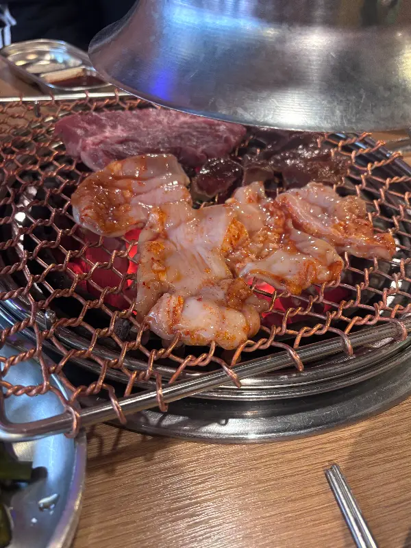 숯불 위에서 익어가는 양대창