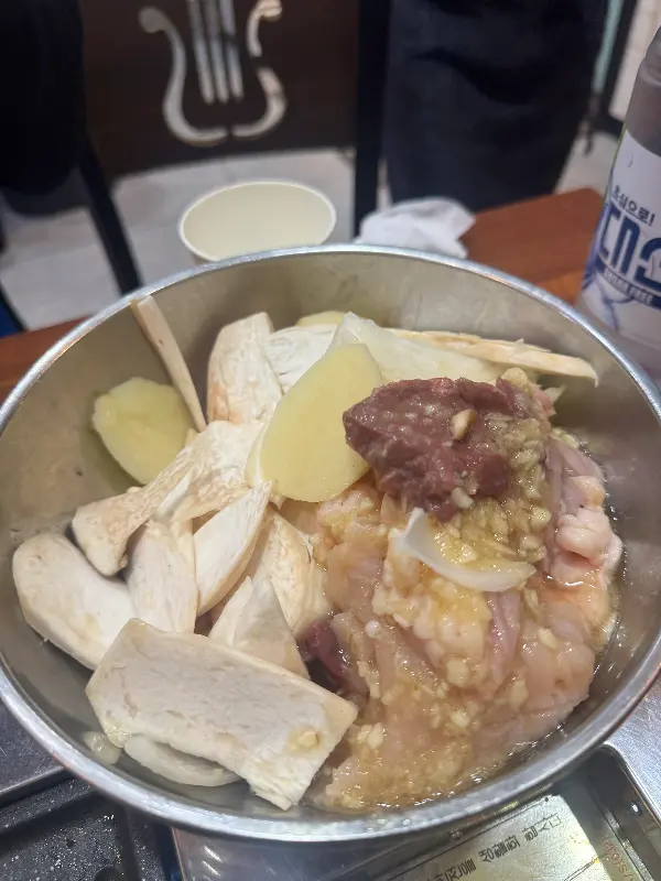 곱창과 함께 제공되는 버섯