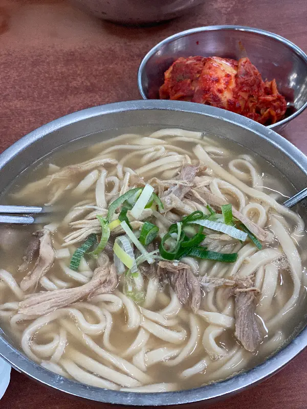 혜성칼국수 닭칼국수 근접샷