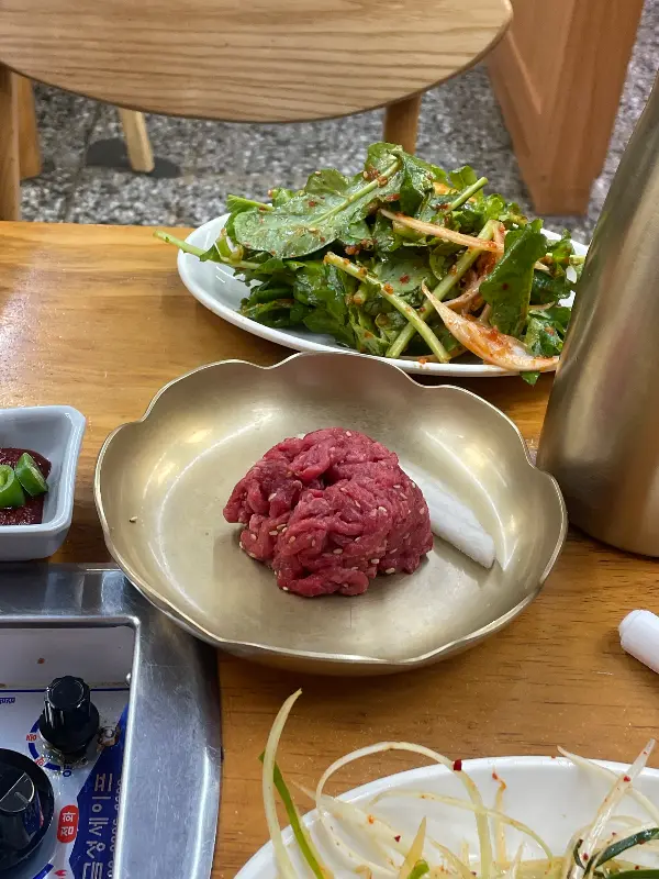 신선한 육회의 자태