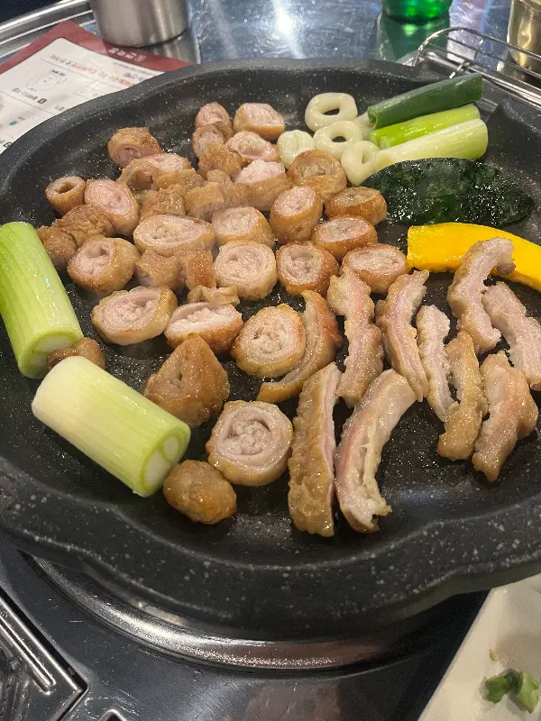 초벌된 막창과 떡, 단호박, 대파