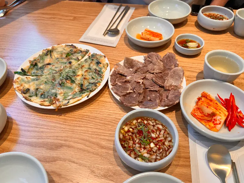 진진만두의 정갈한 상차림