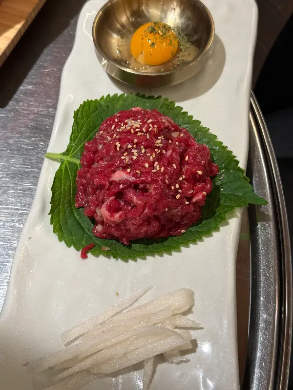 육회 한 상차림