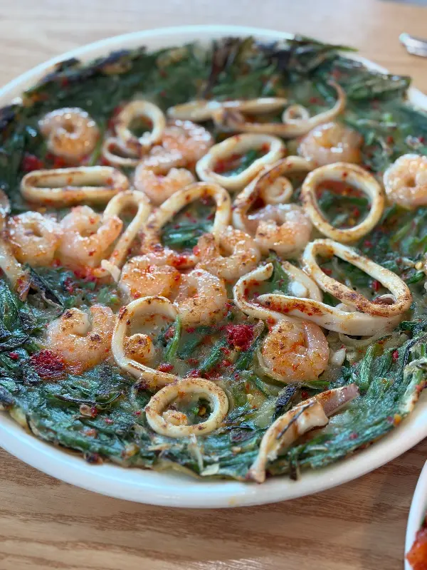 해물이 듬뿍 들어간 해물부추전