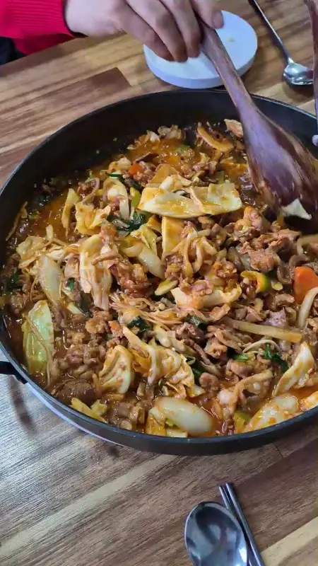 오리 불고기가 익어가는 모습