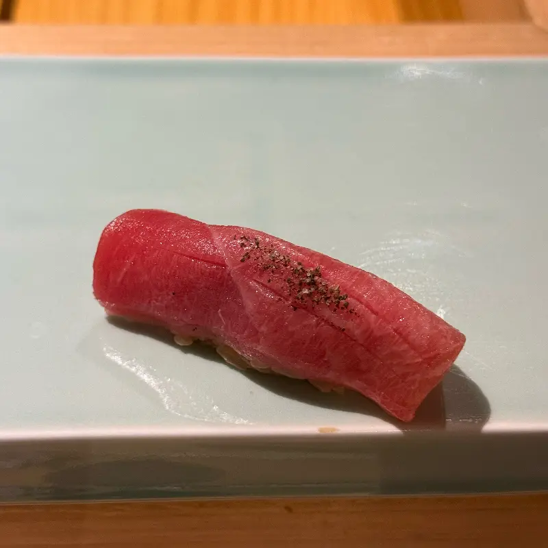 싱싱함이 눈으로도 보이는 참치 초밥