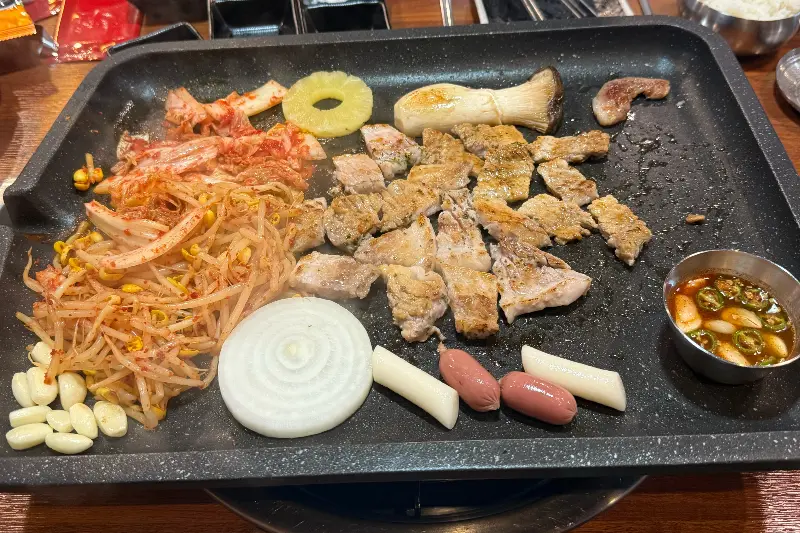 불판 위의 삼겹살