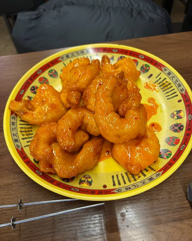 윤기가 좔좔 흐르는 칠리새우