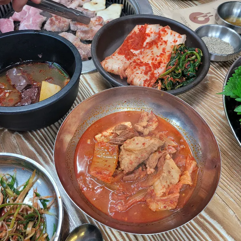 강진식육식당 밑반찬