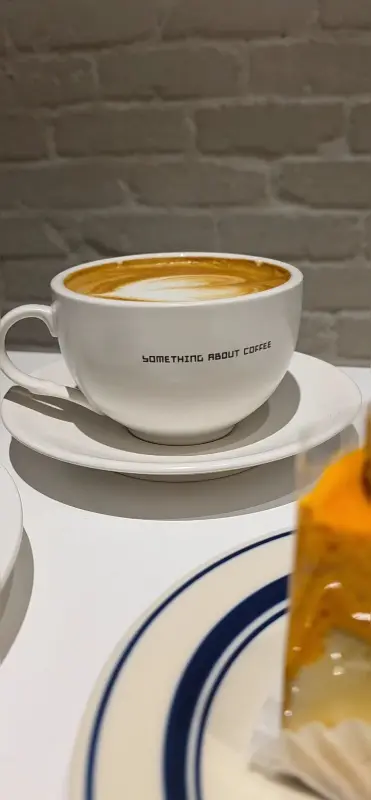 따뜻한 라떼 한 잔