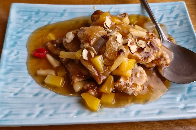 달콤한 소스가 인상적인 탕수육