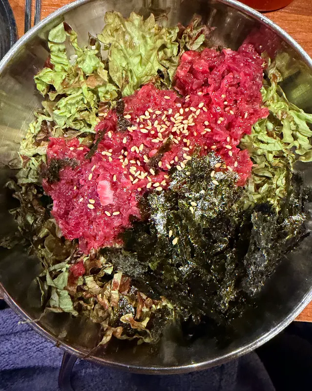 육회비빔밥의 아름다운 자태