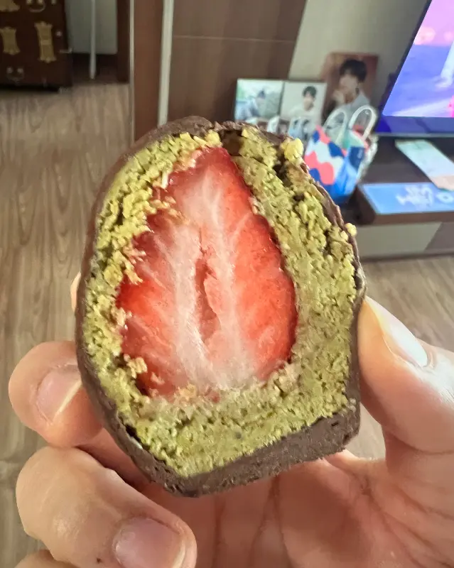 딸기 두쫀쿠 단면