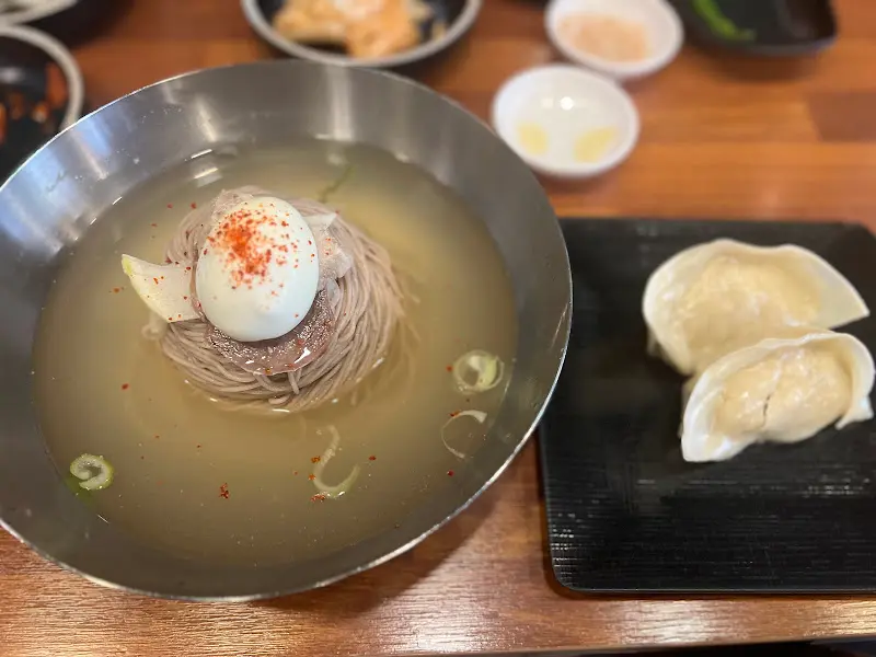평양냉면과 만두