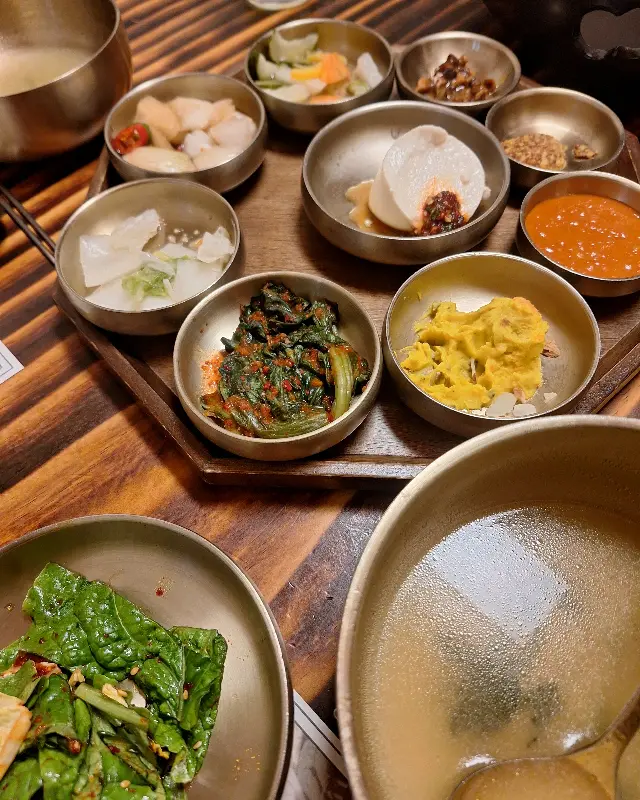 정갈하게 차려진 밑반찬