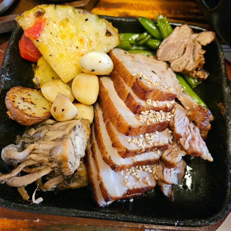 이베리코 꽃목살과 구운 야채