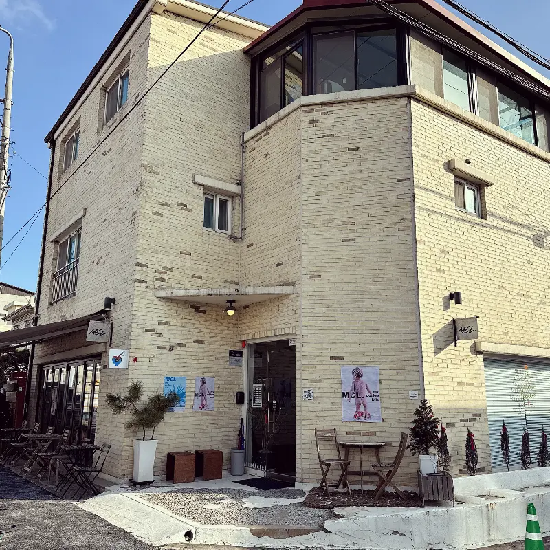 MCL 카페 외부 전경