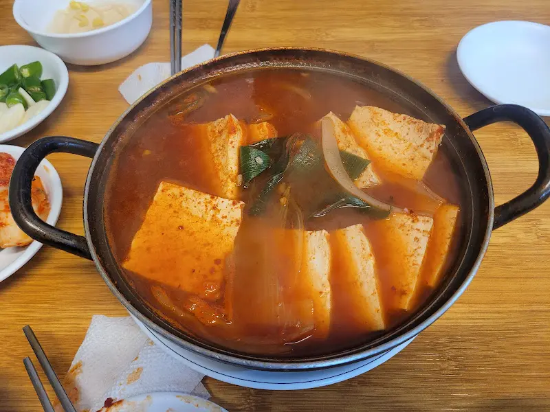 얼큰한 두부찌개