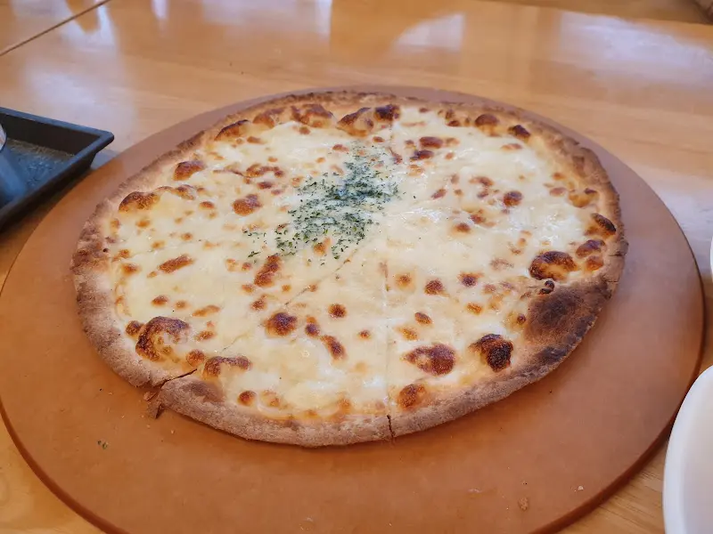 서비스 고르곤졸라 피자