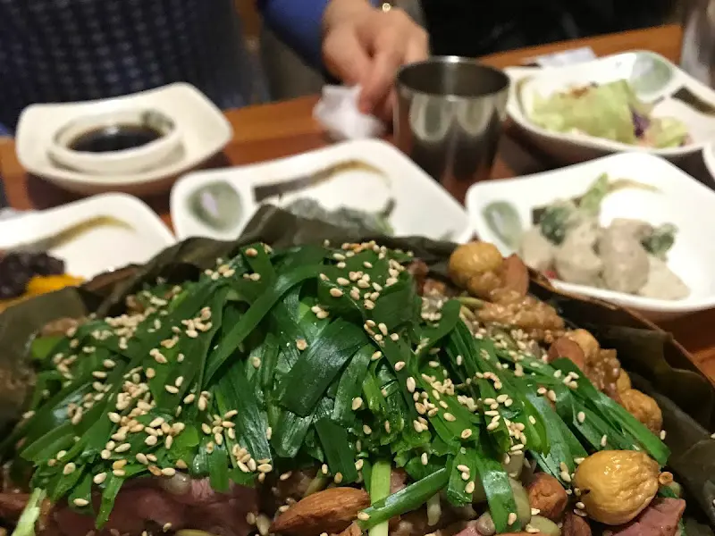 연잎에 싸여진 연잎오리훈제