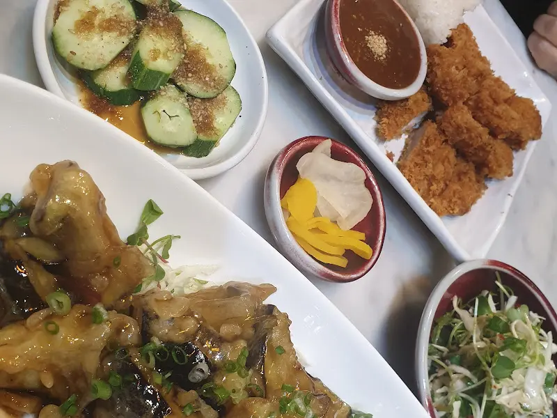 다양한 곁들임 메뉴들