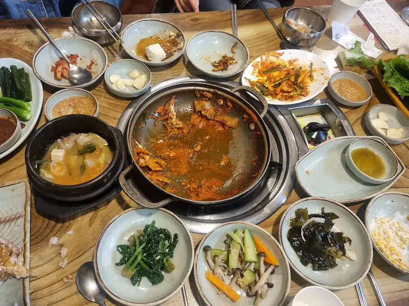 푸짐하게 차려진 한 상