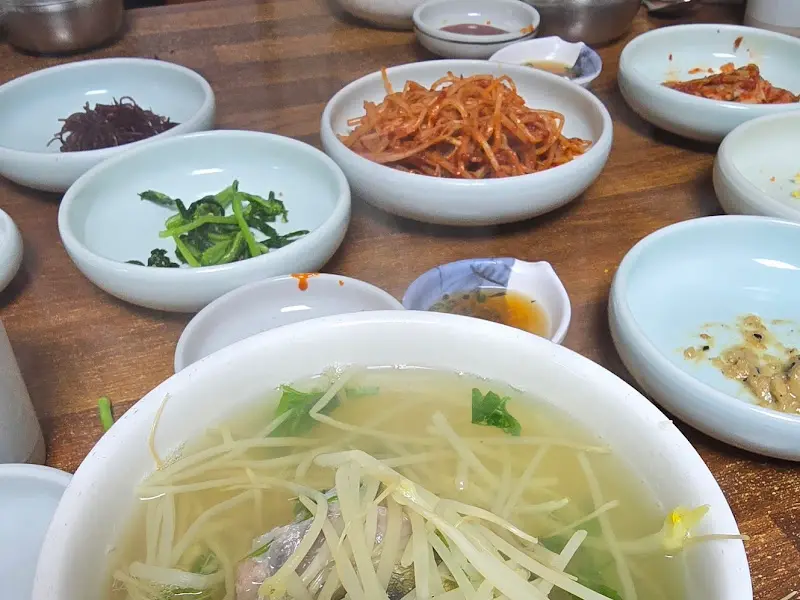 초원복국의 푸짐한 한 상 차림