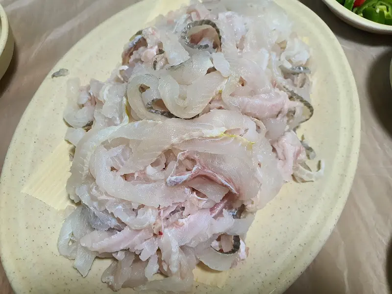 푸짐한 자연산 활어회