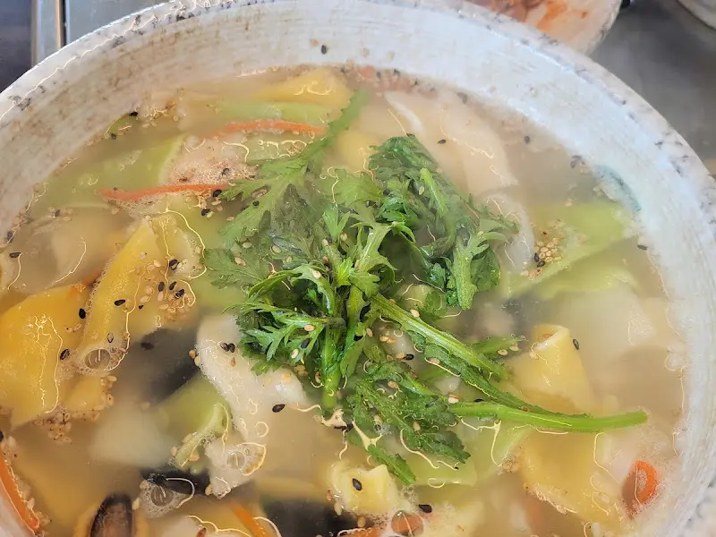 명품손칼국수 칼국수