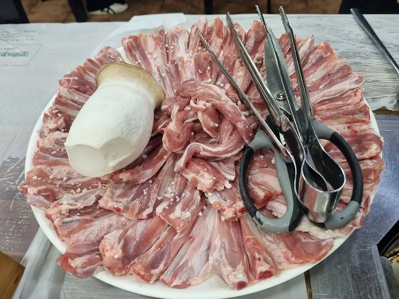 신선한 오리 특수부위 한 접시