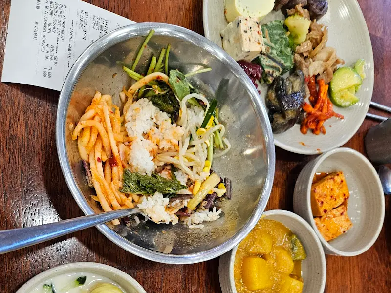 뷔페 음식 사진