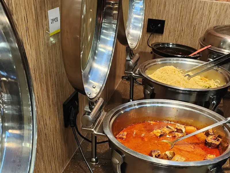 다양한 뷔페 메뉴