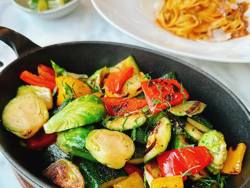 색감이 다채로운 구운 채소