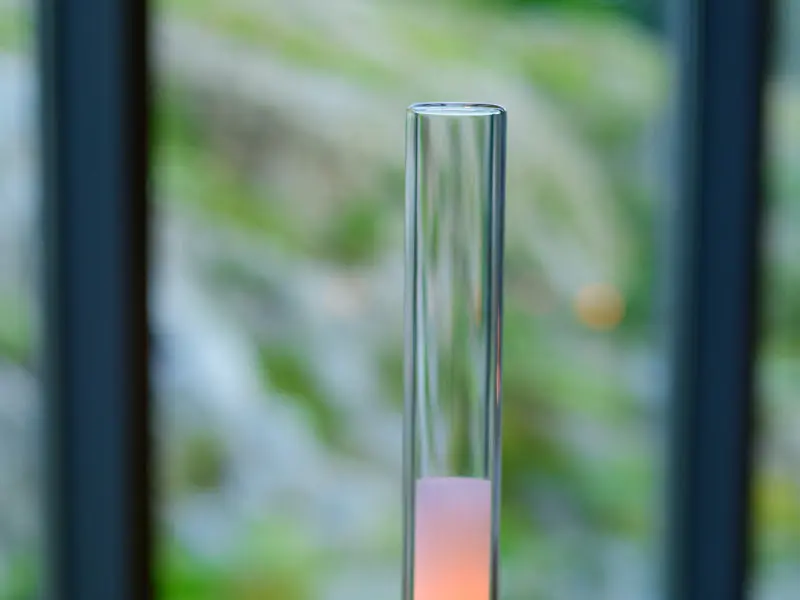 테이블 위에 놓인 장식