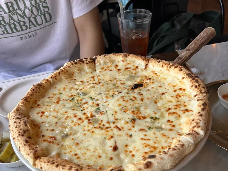 꽈뜨로 포르마지오 피자