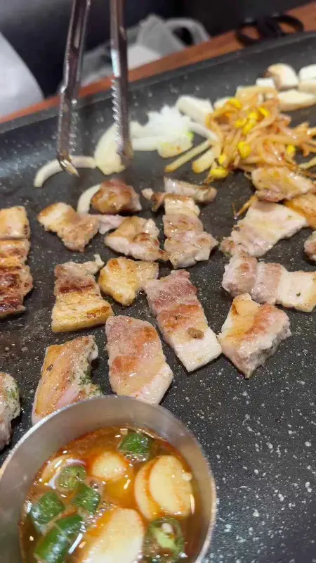 잘 구워진 삼겹살